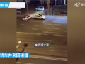 成都街頭越野車來回追撞小轎車 現場視頻太火爆：官方通報