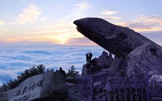 男子抖音曬夜爬泰山到井蓋下躲風(fēng) 景區(qū)回應(yīng)：核實(shí)后會(huì)處罰
