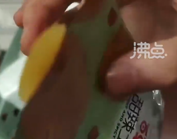 百草味回應(yīng)袋裝土豆片只有1片:裝袋機(jī)器異常速度過快 百草味 土豆 第1張 百草味回應(yīng)袋裝土豆片只有1片:裝袋機(jī)器異常速度過快 百草味 土豆 第1張